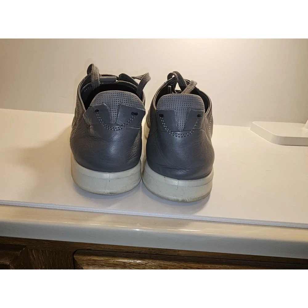 Ecco Men's Leather Sneakers Grey‎  Size 10